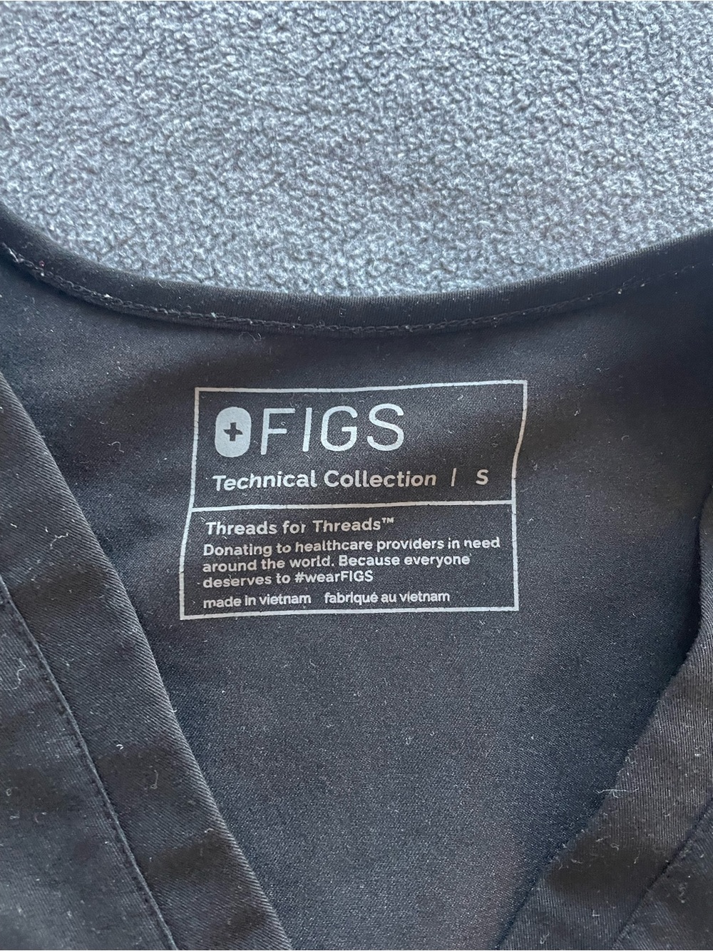 Figs Natal Flutter Scrub Top in black - Picture 4 of 4